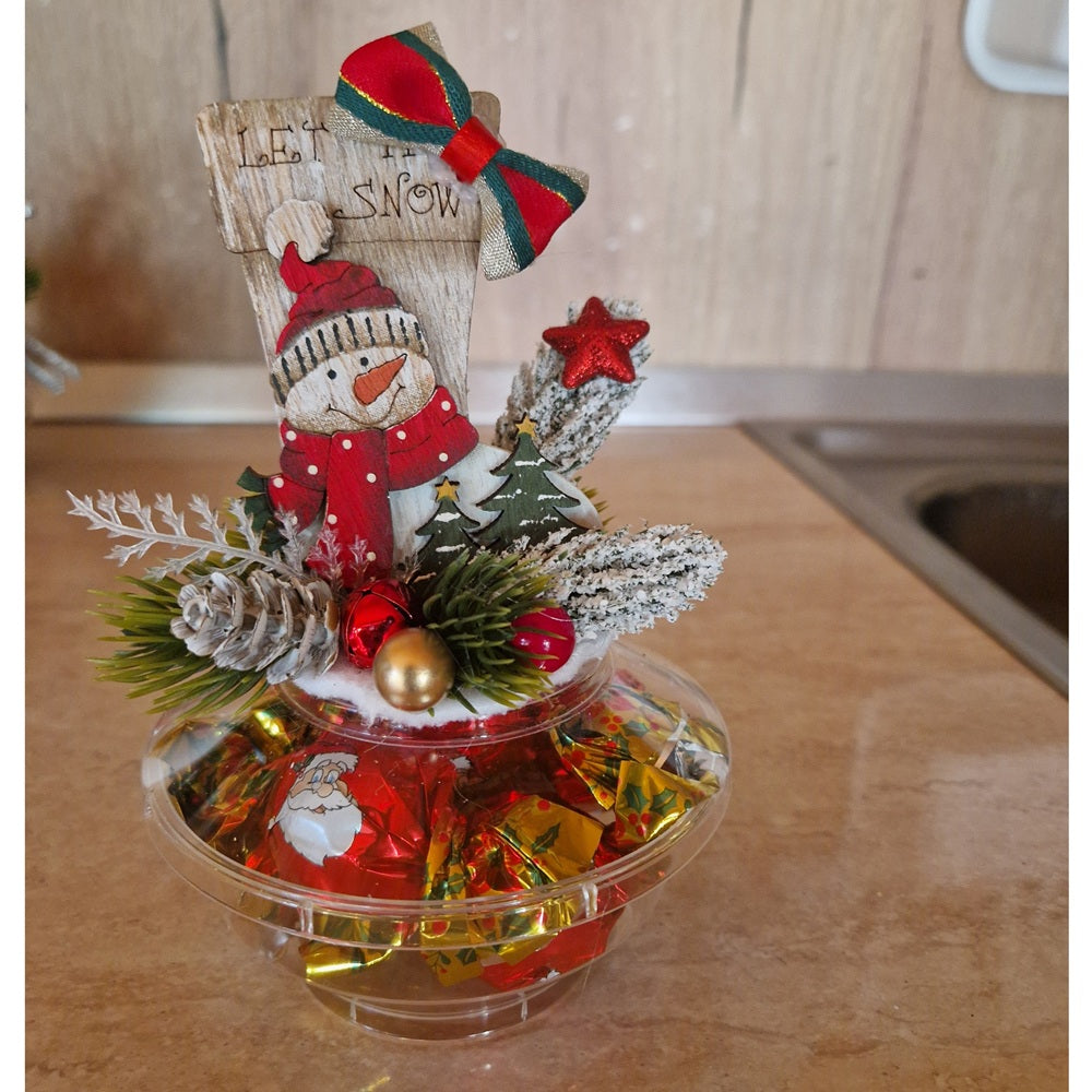 Aranjament de Craciun cu Figurine si Bomboane C8